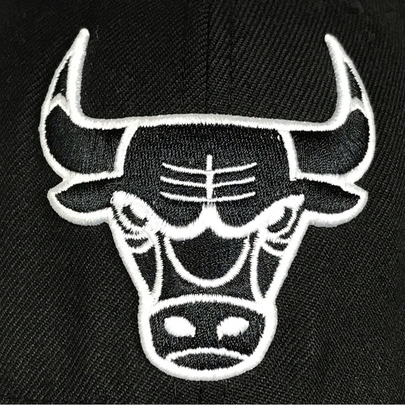 New Era 9Fifty NBA Chicago Bulls Black & Gray Adjustable SnapBack Hat & Cap - Picture 2 of 11